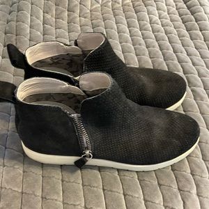 White Mountain wedge sneakers